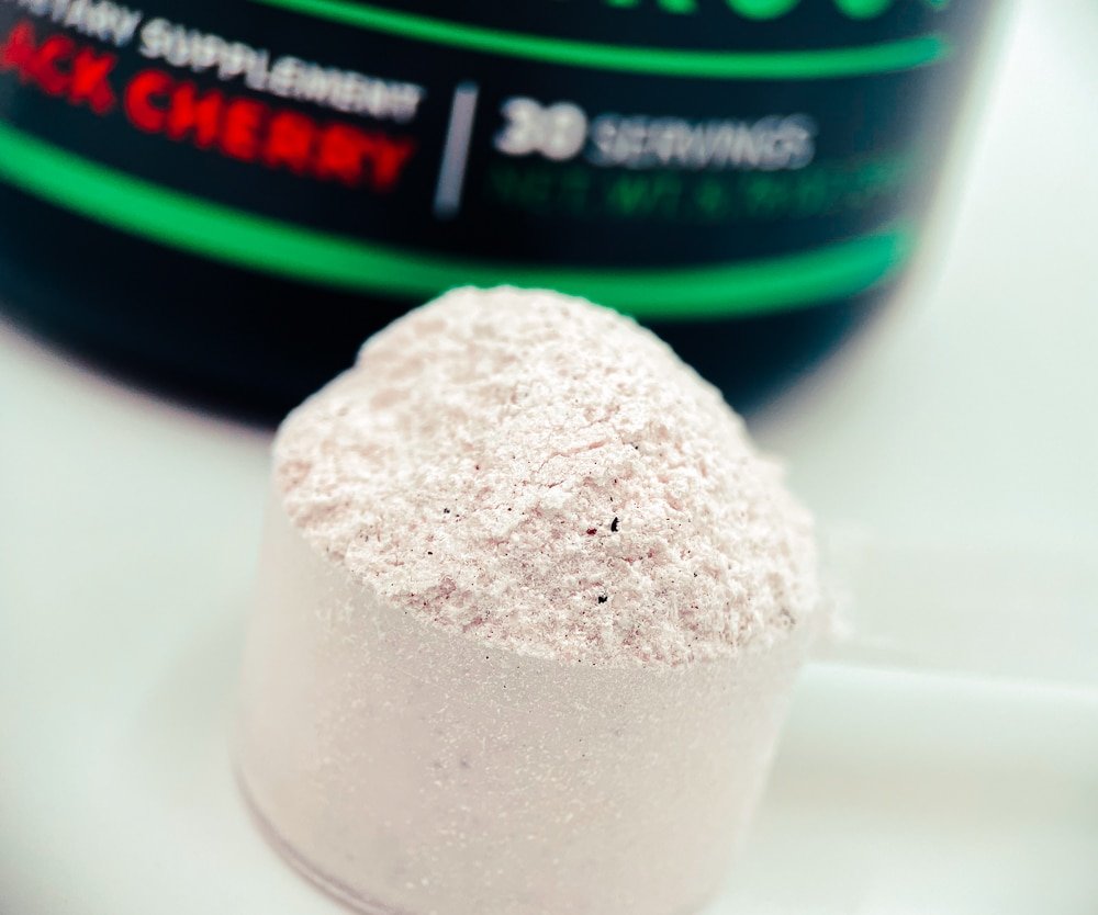 Nitrosurge-Pre-Workout-Powder-Scoop